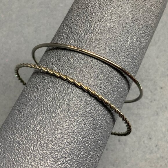 Bangle Bracelet Lot Of 2 Twisted Simple Silver Elegant Minimalist Classic Retro - Picture 1 of 3